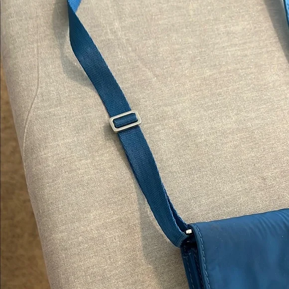 Athleta Nylon Crossbody phone Bag - Picture 5 of 13